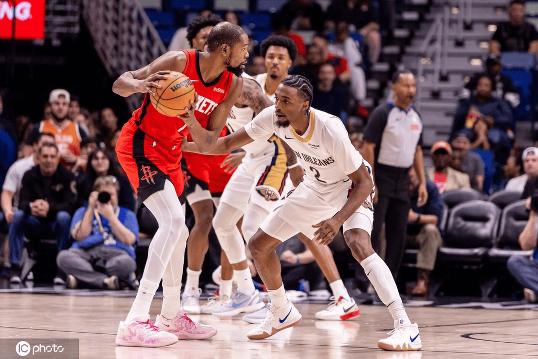 Shams：杜兰特遭遇右髌腱深度挫伤 很有可能G2复出